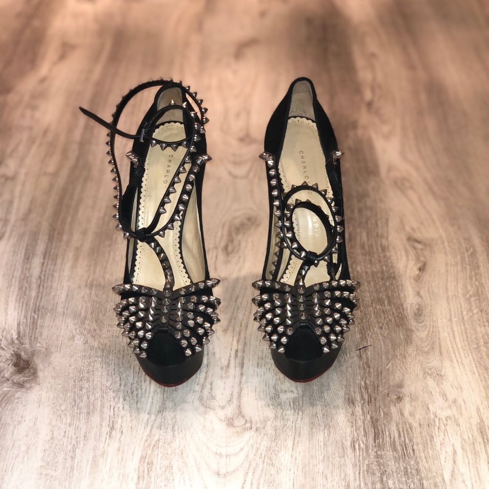 Spike pump a with ankle straps